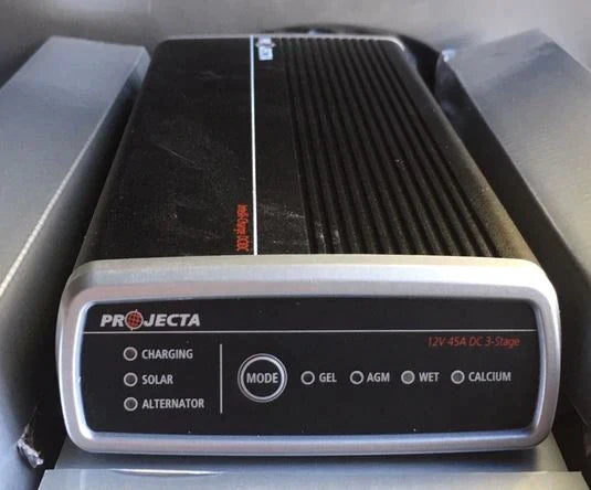 Projecta IDC45 45A 3 Stage Intelli-Charge 9-32V with install wiring kit