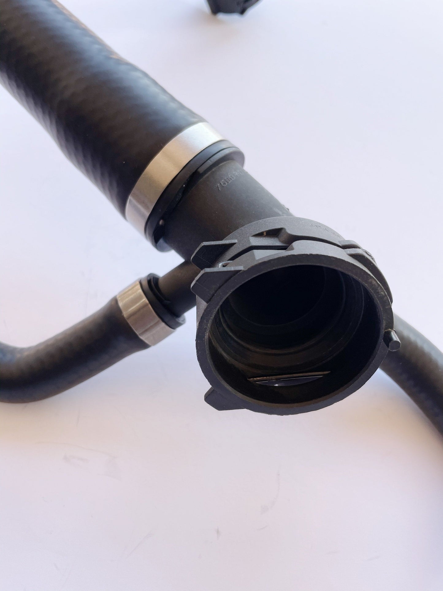 Upper Radiator Hose for BMW 01-06 X5 E53 4.4i 4.6is M62 N62 B44 B46 2000 - 2003 Top Hose