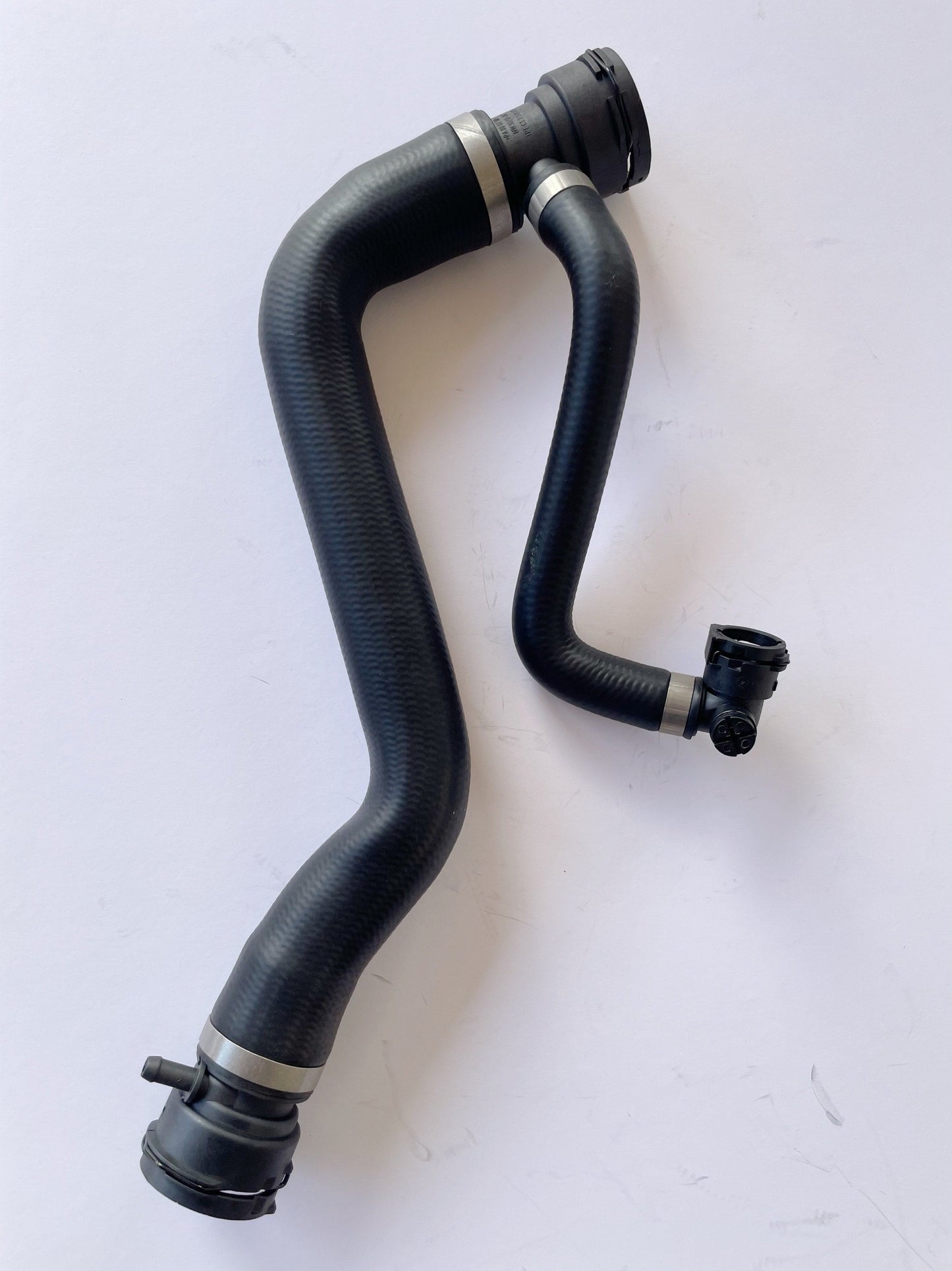 Upper Radiator Hose for BMW E84 E90 E91 E92 N46 318i 320i 17127531768 Top Hose