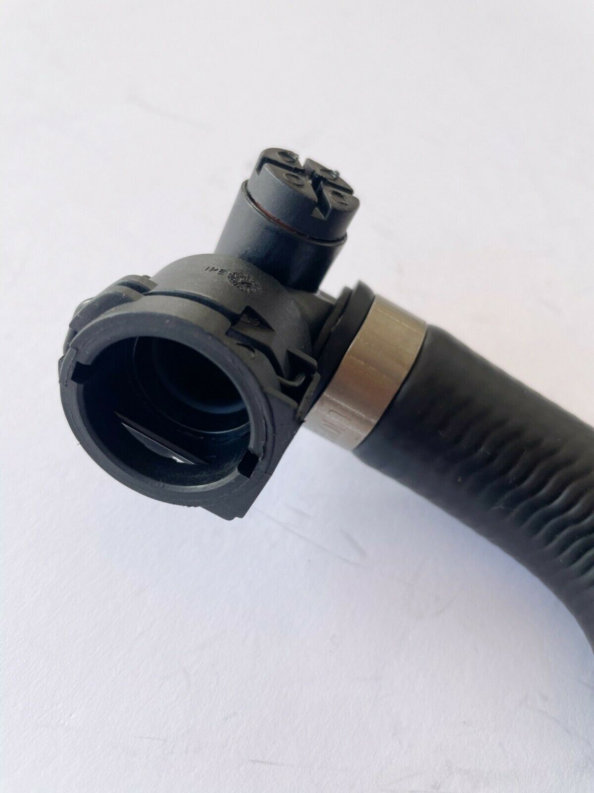 Top Radiator Return Hose for BMW 120i 08-13 318i 320i 04-12 X1 E84 N46 2.0L 4cyl
