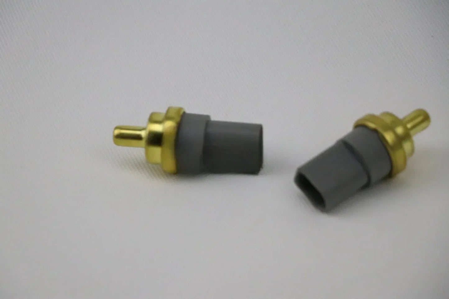 1PC Water Temperature Sensor for Audi A4 A6L A8 Q7 for POLO Magotan Sagitar Bora GOLF 05-12