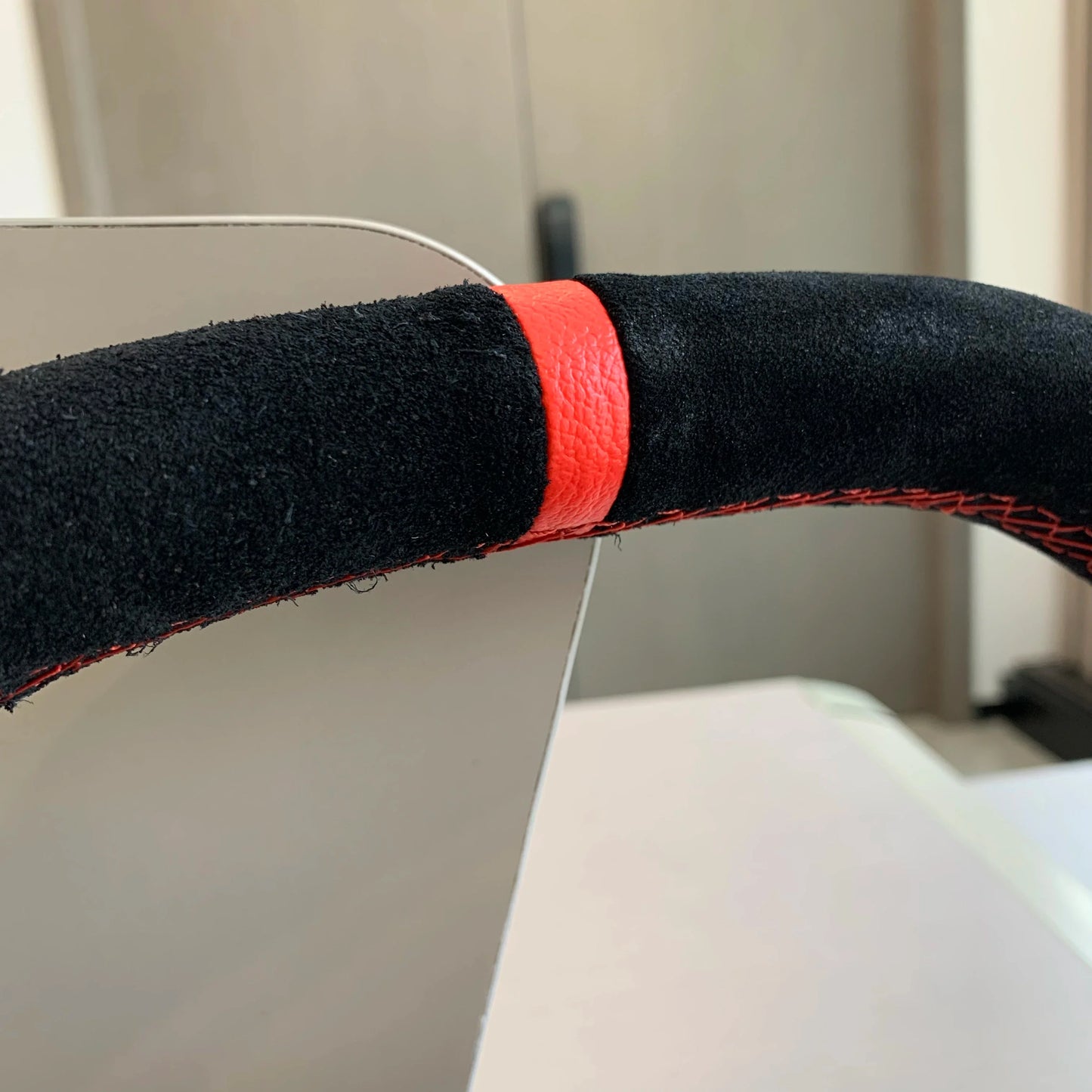 Tiypeor Universal 330mm Suede Leather Steering Wheel carbon fiber bracket